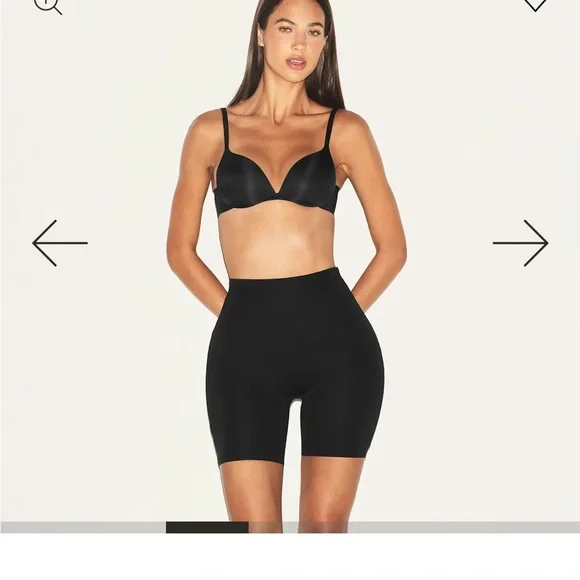 SKIMS hip enhancing padded shorts authentic size S - Picture 3 of 6